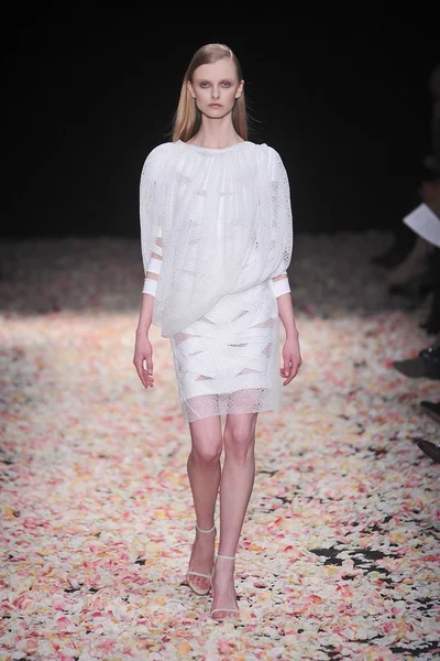 Look 11
